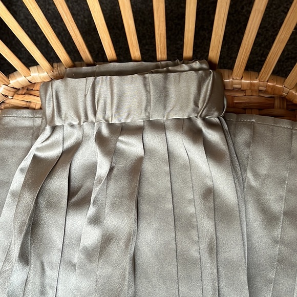 Not Here to Pleat You Satin Midi Skirt - Picture 4 of 4